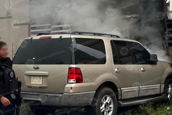 Se incendia vehículo cerca de Campo Nubes, en Morelia