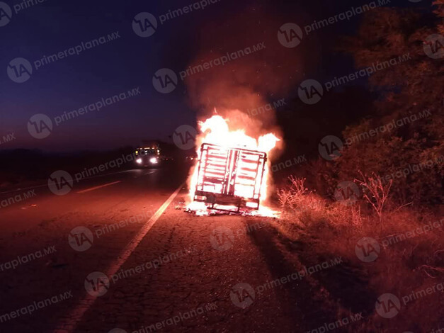 Se incendia vehículo de carga en la Cuatro Caminos-Lázaro Cárdenas