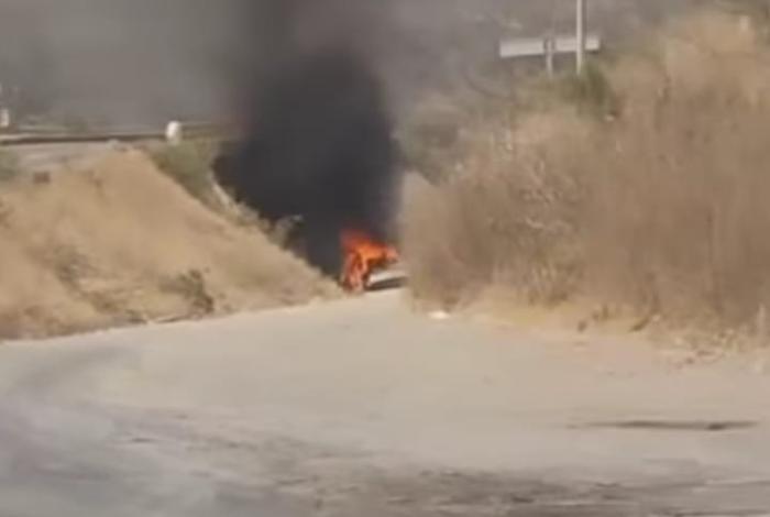 Se incendia vehículo en la Morelia-Salamanca, dentro de la región de Tarímbaro