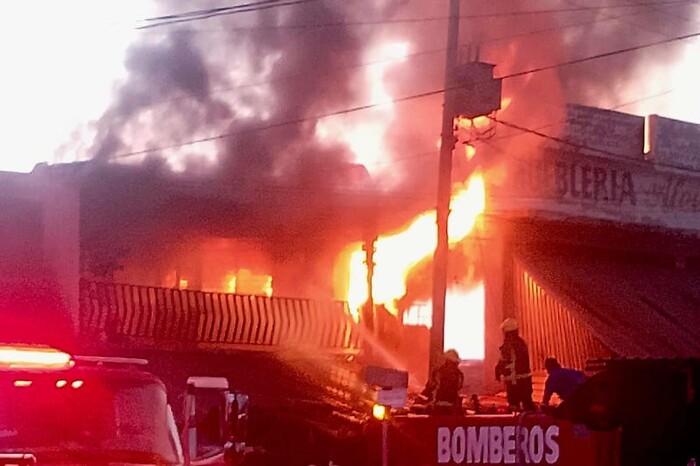 Se incendian una zapatería y una bodega en el Mercado Cuauhtémoc de LC