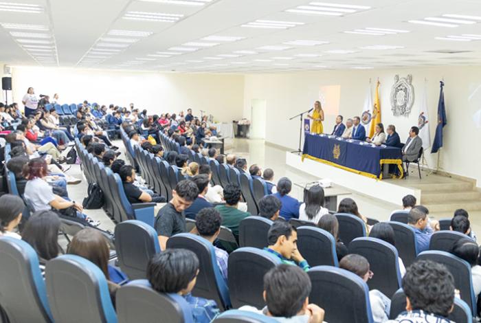 Se incentiva la investigación en el estudiantado de la UMSNH como nunca antes; Yarabí Ávila asiste a presentación de proyectos