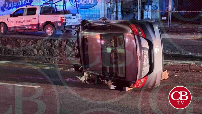 Se mata al volcár su Honda en Uruapan