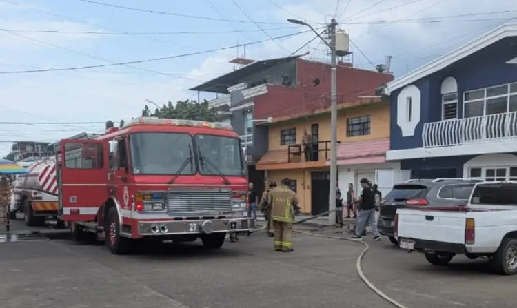 Se quema vivienda en la Revolución de Uruapan