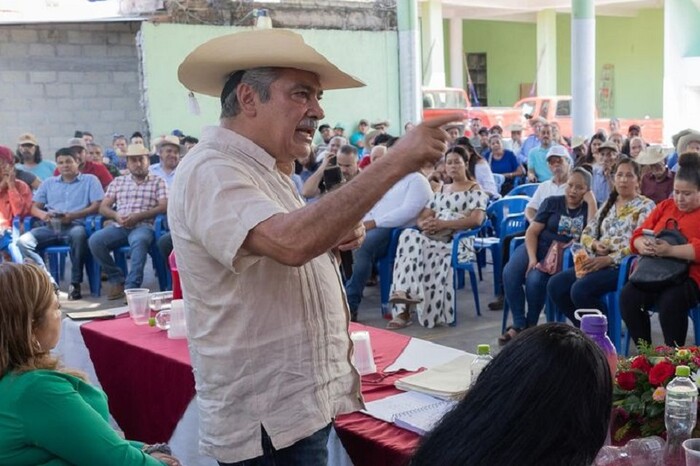 Se refrenda Morón como senador de territorio; inicia recorridos municipales