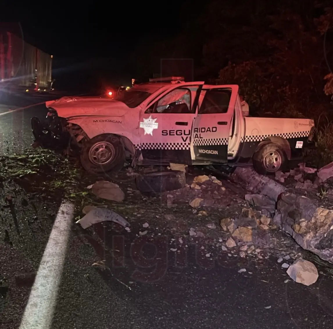 Se registra accidente de una camioneta de Seguridad Vial de la Guardia Civil