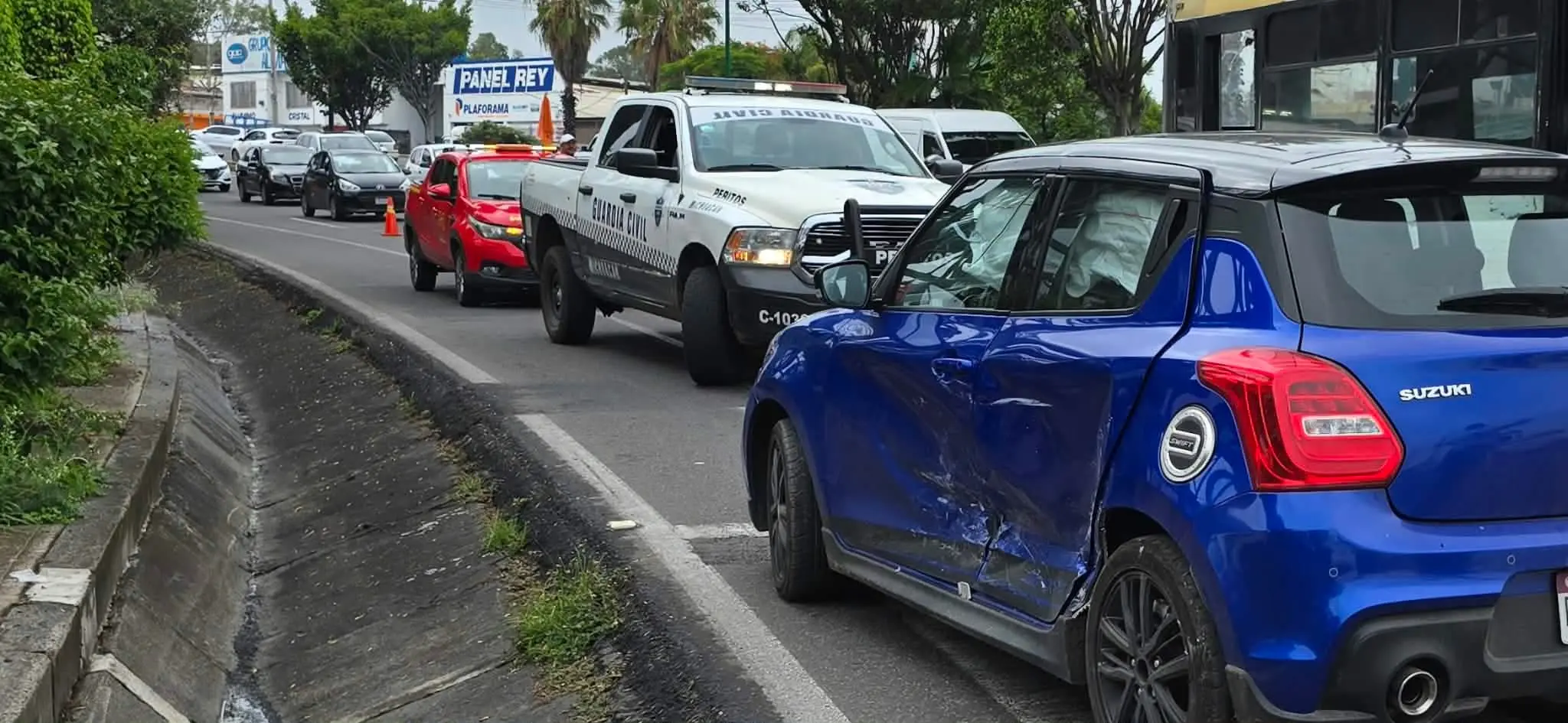 Se registra brutal choque de dos autos en el Libramiento Sur de Morelia