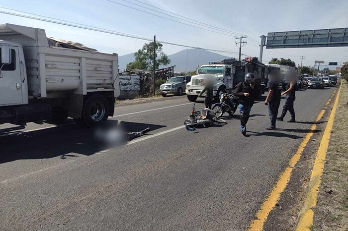 Se registra choque entre ciclista y motociclista al poniente de Morelia; hay 3 heridos