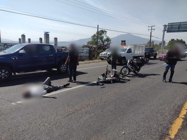 Se registra choque entre ciclista y motociclista al poniente de Morelia; hay 3 heridos