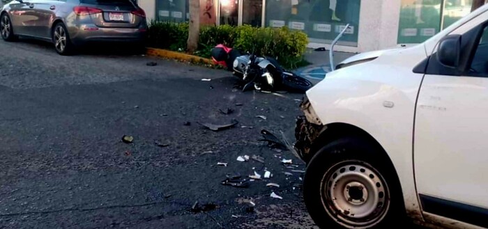 Se registra choque entre camioneta y moto en la colonia Vasco de Quiroga