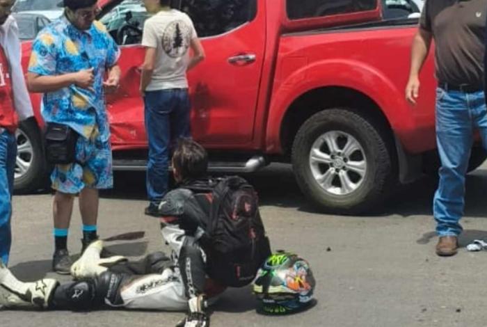 Se registra choque entre motociclista y camioneta en la Av. Madero Poniente de Morelia