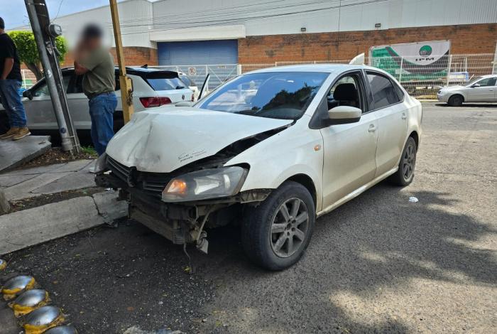 Se registra choque entre dos vehículos en la avenida Madero Poniente de Morelia; hay dos heridos