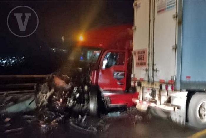 Se registra choque frontal entre dos tractocamiones en la Pátzcuaro-Cuitzeo