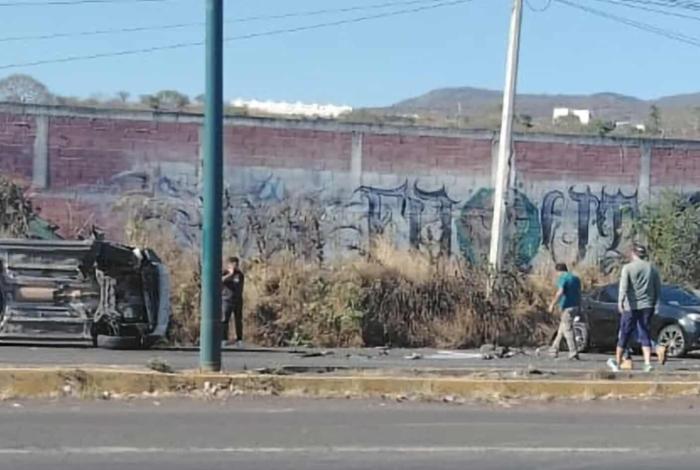 Se registra choque volcadura afuera de El Relicario, al poniente de Morelia
