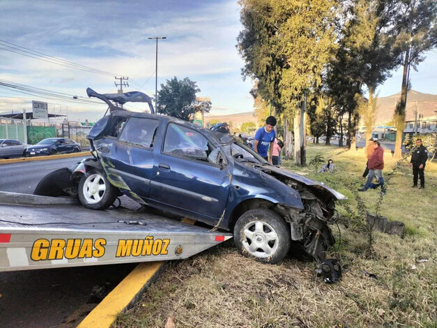 Se registra choque y volcadura en el libramiento norte de Morelia; deja 4 heridos