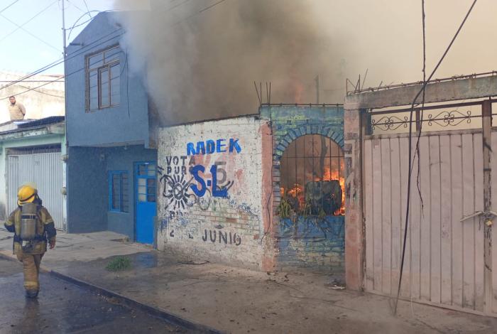 Se registra incendio de domicilio en la colonia Ejidal Tres Puentes, Morelia