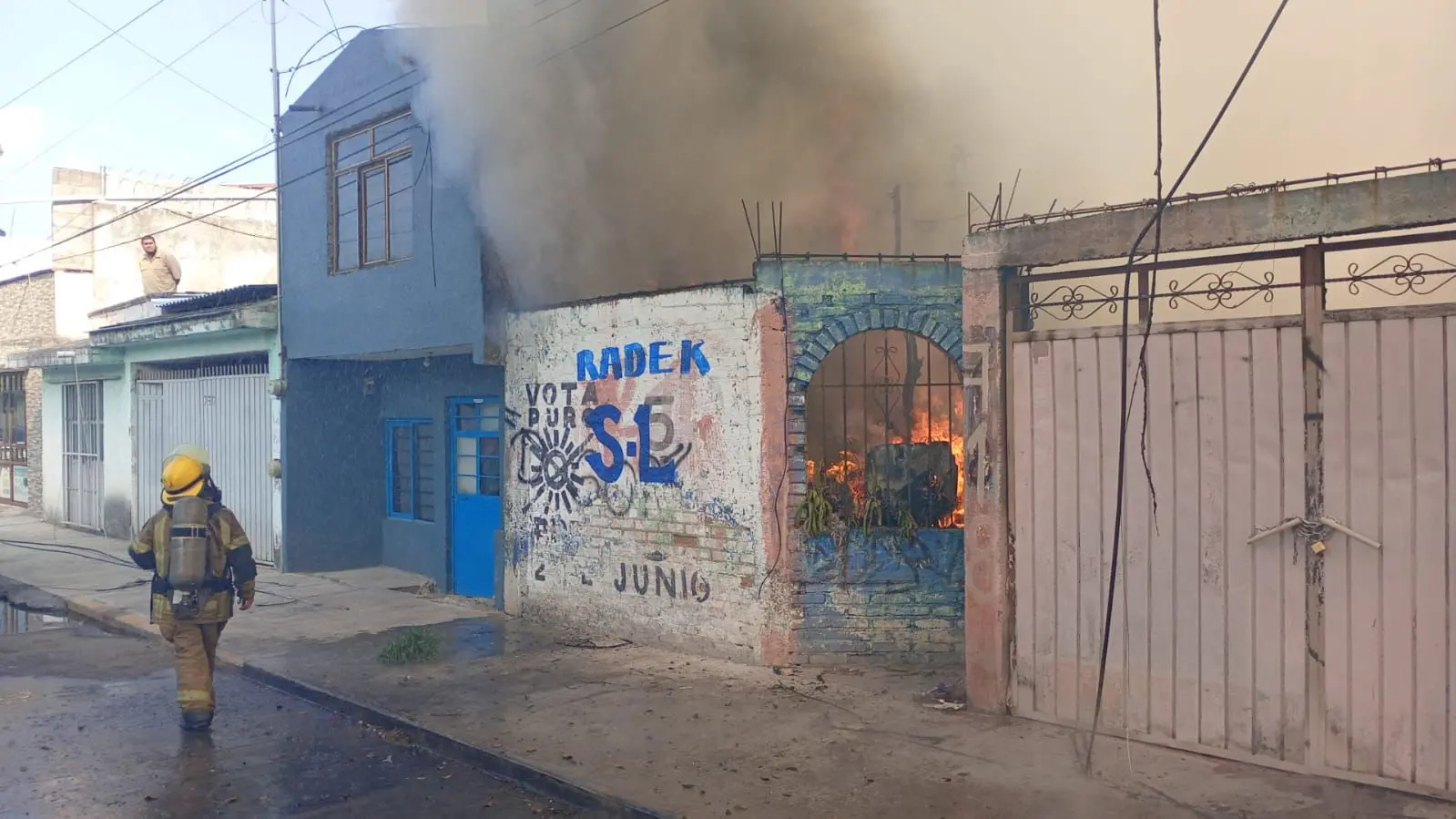 Se registra incendio de domicilio en la colonia Ejidal Tres Puentes, Morelia