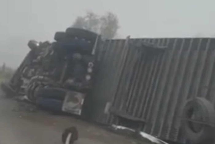 Se registra volcadura de tractocamión en la Pátzcuaro-Quiroga