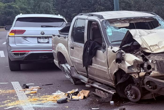 Se registra volcadura de camioneta en el Libramiento Norponiente de Morelia