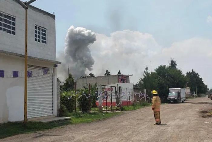 Se registran explosiones en talleres de pirotecnia en Tultepec 
