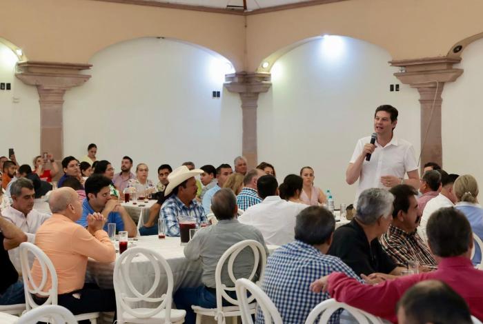 Se reúne Alfonso con el Consejo Coordinador Empresarial de Apatzingán