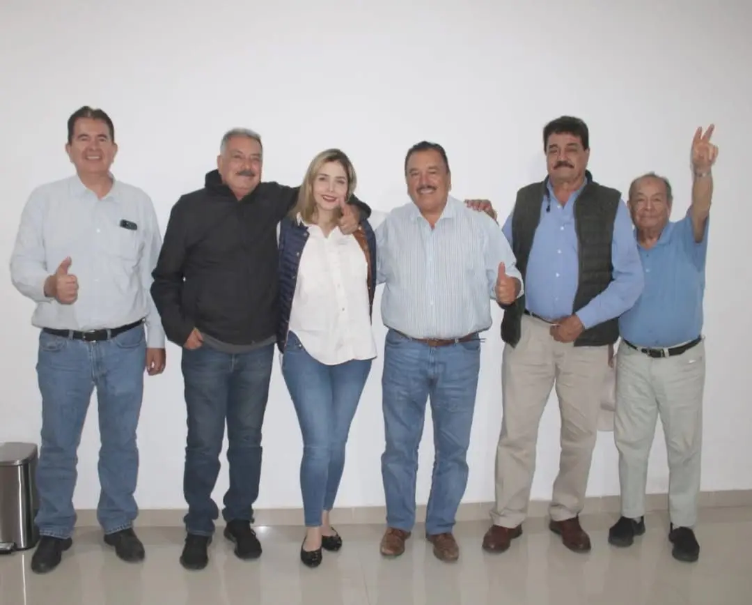 Se reúne Brissa Arroyo con líderes perredistas de diferentes regiones