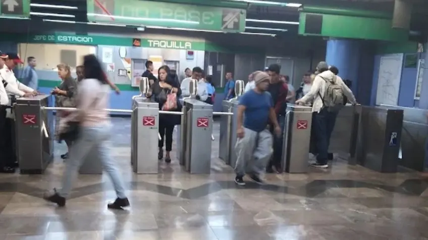 Se suic*da persona tras arrojarse a las vías de la linea 8 del metro