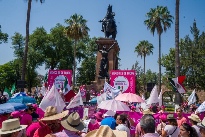 Se suma Morelia a la Marea Rosa: sí a la democracia, no a la dictadura