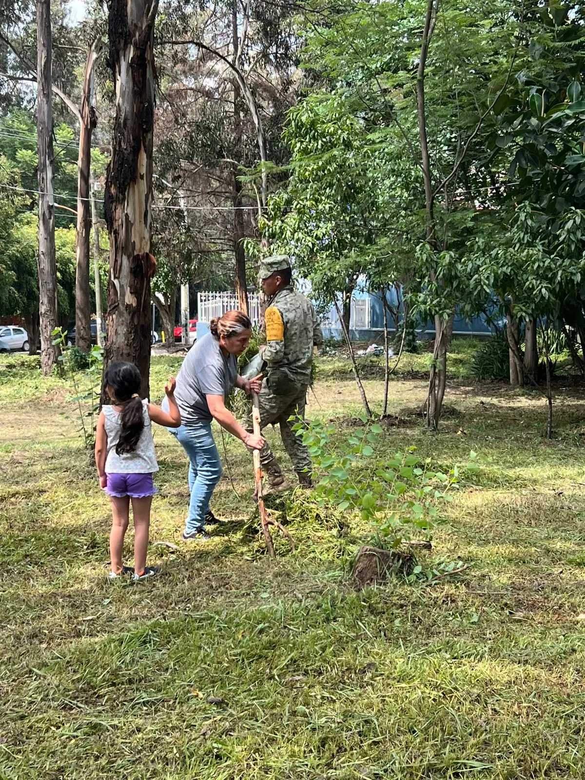 Secretaría de Servicios Públicos encabeza jornada de limpieza en colonias Juana Pavón y Fuentes de Morelia