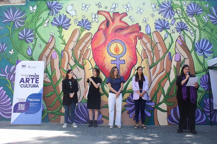 SeCultura: artistas y colectivas restauran murales en la Plaza de la Paz