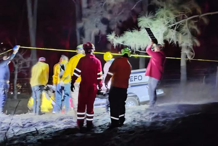 #Seguimiento | Rescatan cuerpos de los dos brigadistas fallecidos al quedar atrapados en incendio forestal en Tacámbaro