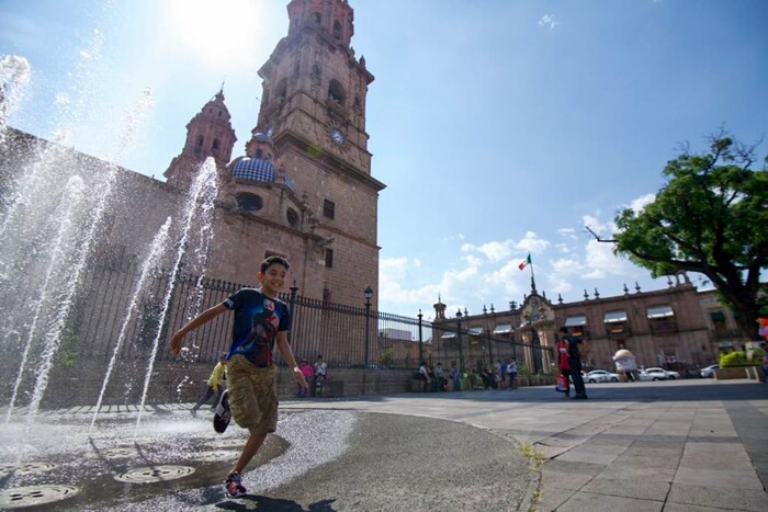 Seguirán las altas temperaturas y vientos fuertes este jueves en Michoacán