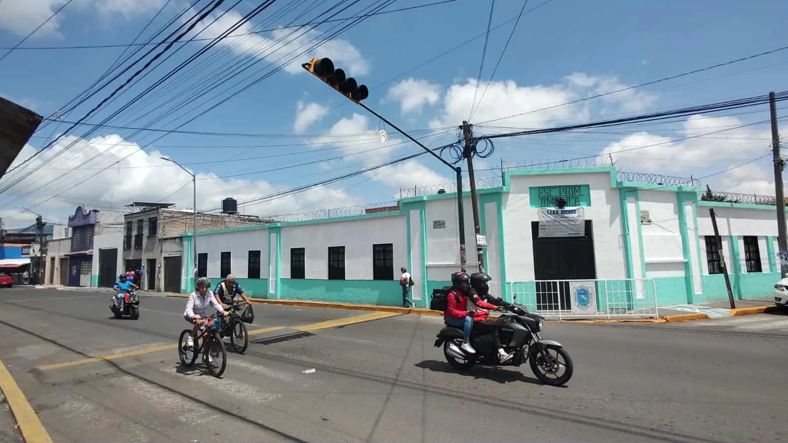 Semáforo descompuesto en Av. Michoacán, genera riesgo para población de Morelia