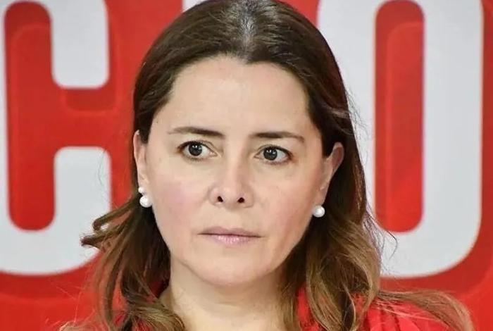 Señala Edna Martínez: Alfonso “anda haciendo campaña en EEUU”