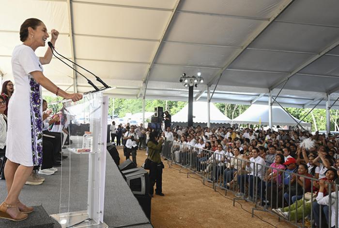 Sheinbaum afirma que el Tren Maya de carga bajará el precio de gasolina en sur de México