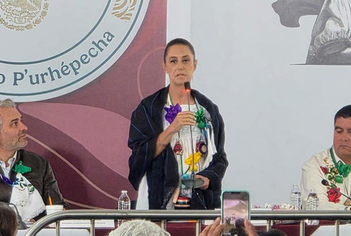 Sheinbaum anuncia hospital con hemodiálisis, carrera de Medicina y C2 de seguridad para Cherán
