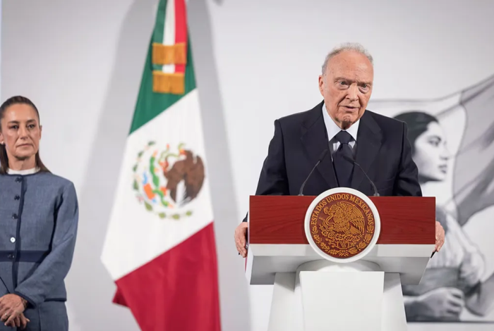 Sheinbaum confirma renuncia de Alejandro Gertz Manero a la FGR; sería nuevo embajador