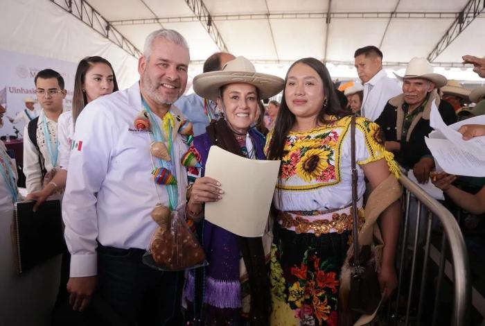 Sheinbaum da justicia social a 370 comunidades indígenas de Michoacán: Bedolla