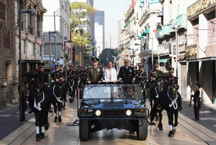 Sheinbaum encabeza Marcha de la Lealtad en la CdMx; secretario de Defensa urge unidad para enfrentar adversidades