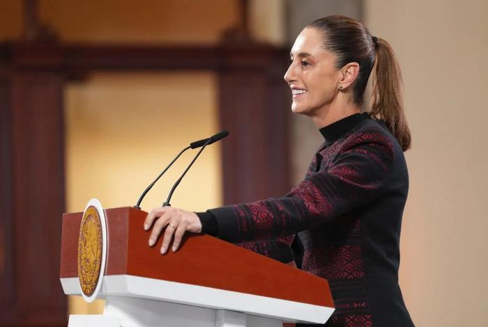 Sheinbaum evita debatir sobre el polémico viaje en jet privado del Senador de Morena, Fernández Noroña