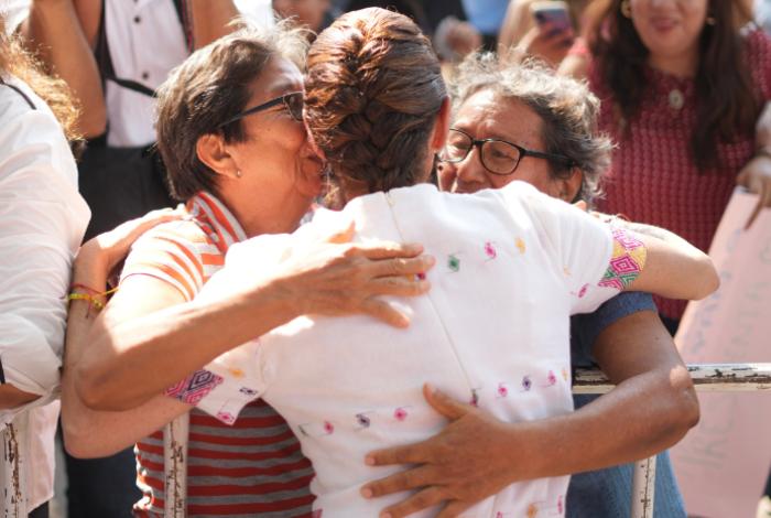 Sheinbaum felicita a las madres y pide reconocer su trabajo de cuidados