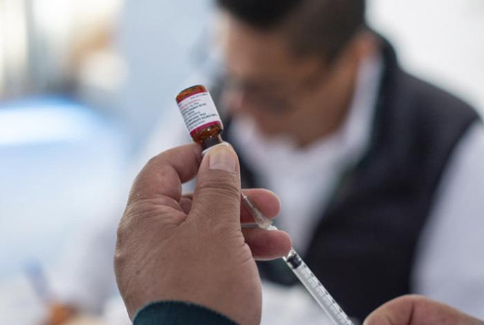 Sheinbaum firma acuerdo para la producción de vacunas de ARN mensajero en México