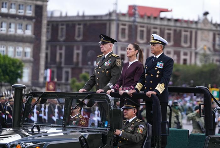 Sheinbaum preside desfile en homenaje a mujeres de la Independencia; destaca una michoacana
