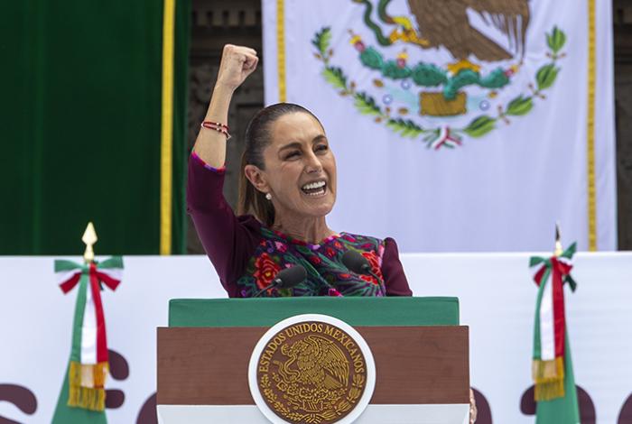 Sheinbaum rechaza presión extranjera tras entrega de exfuncionarios en EE.UU.