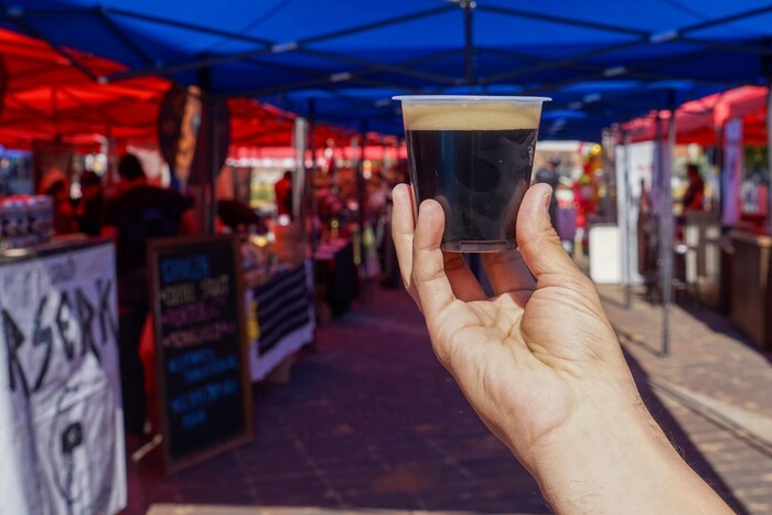 Sigue la fiesta cervecera, en la plaza de la Paz