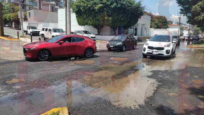 Sigue repleta de baches zona de Camelinas