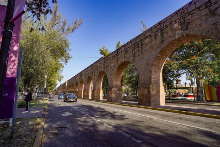 Siguen las mañanas frías y tardes calurosas, en Michoacán