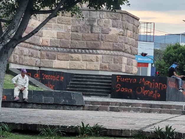 Siguen los desmanes de los tiris: desquician tráfico en el Obelisco a Lázaro Cárdenas