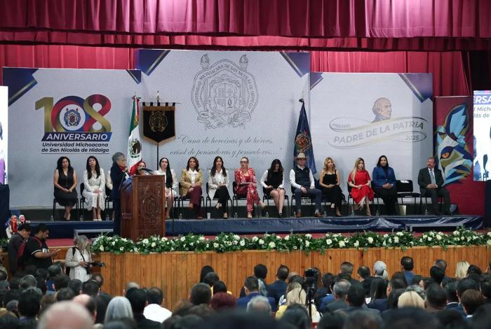 Sin titulares del Ejecutivo y Judicial, ni 11 exrectores, la ceremonia del 108 aniversario de la UMSNH