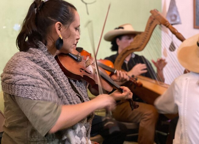 Solidaridad musical: soneros de Michoacán impulsan campaña por salud de Ana Alanís