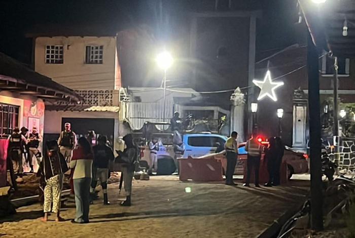 Solitario pistolero asalta restaurante, en Uruapan